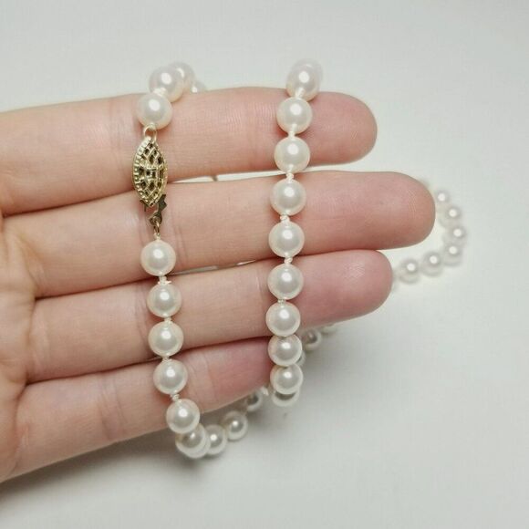Vintage White Faux Pearl Single Strand Beaded Necklace with Gold Tone Clasp - Picture 7 of 7